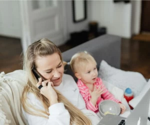 Jak pogodzić pracę zawodową z opieką nad dzieckiem – 5 praktycznych strategii